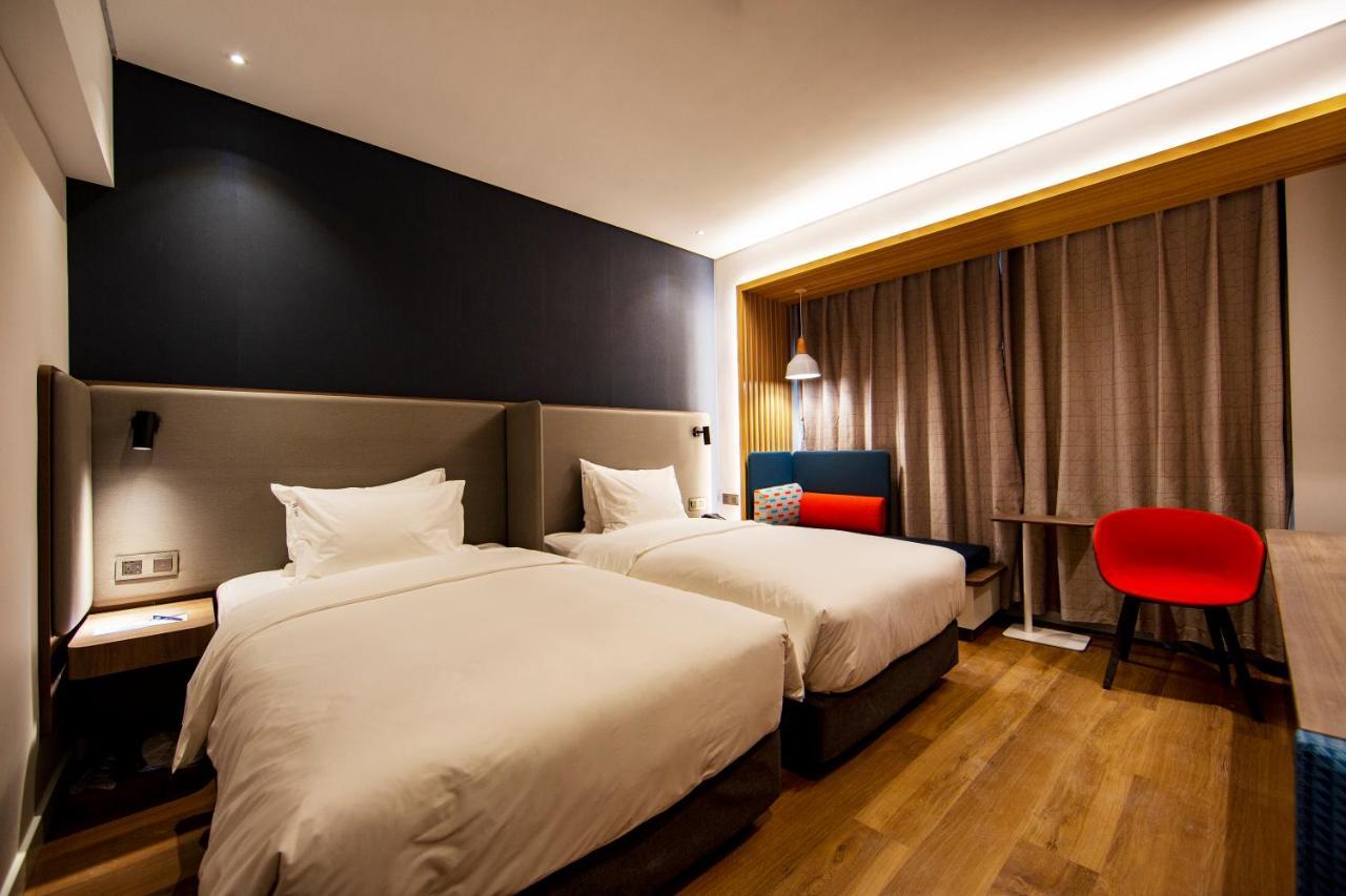 Holiday Inn Express Jinan Jingshi Road, An Ihg Hotel Exterior foto