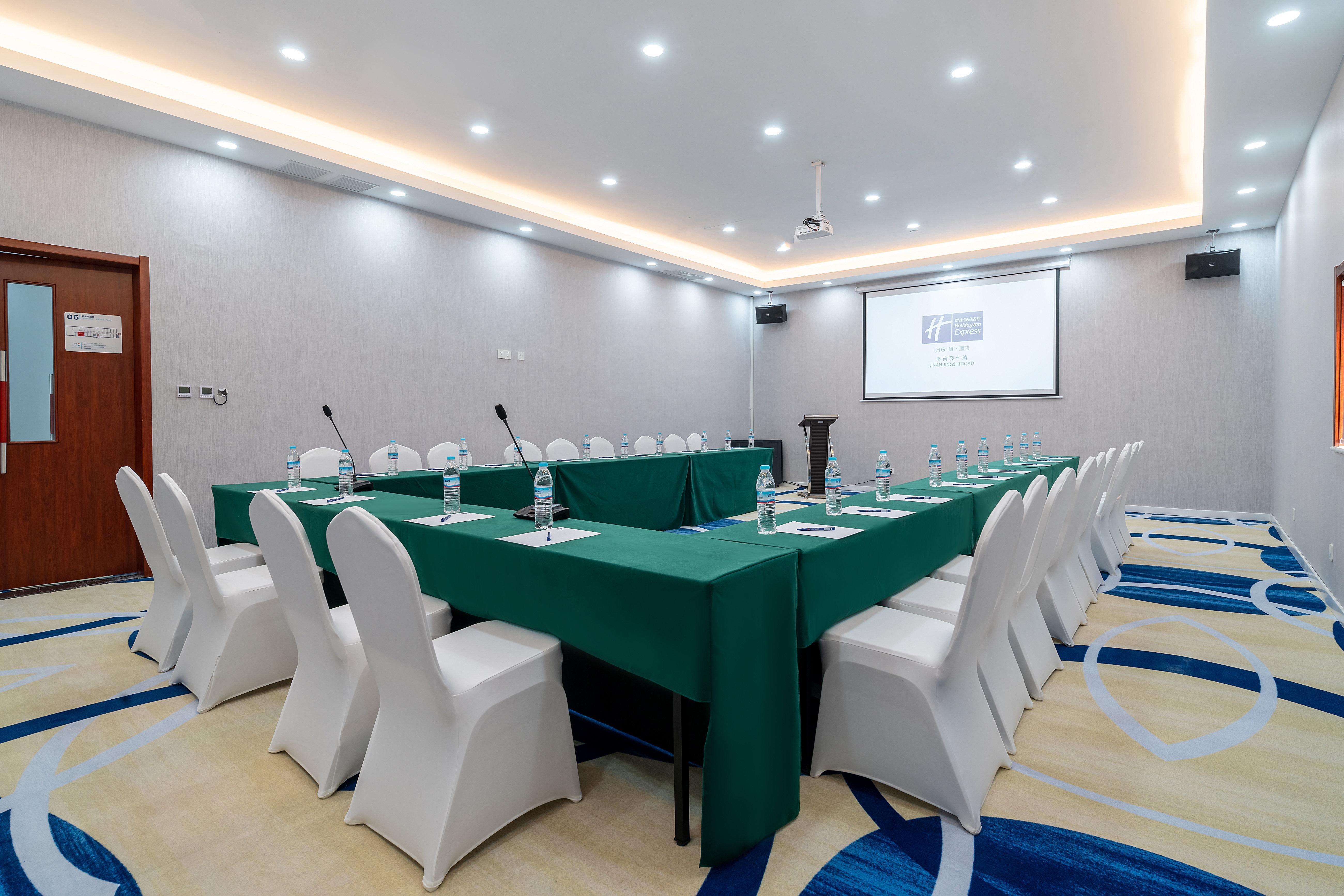 Holiday Inn Express Jinan Jingshi Road, An Ihg Hotel Exterior foto